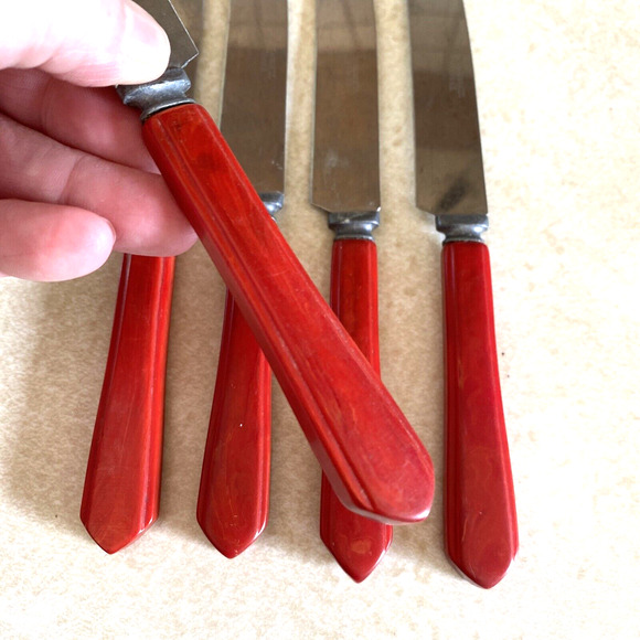 Vintage Red BAKELITE Handle Dinner Knives Set (5) Kitchen Stainless Steel Blades - Picture 8 of 9